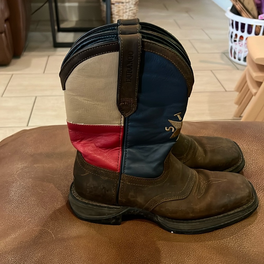 Durango mens 11” texas flag boot.  Size 8